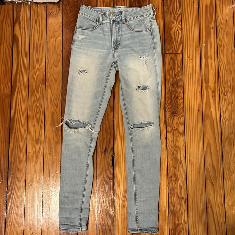 American Eagle Women’s Light Blue Distressed Jeans